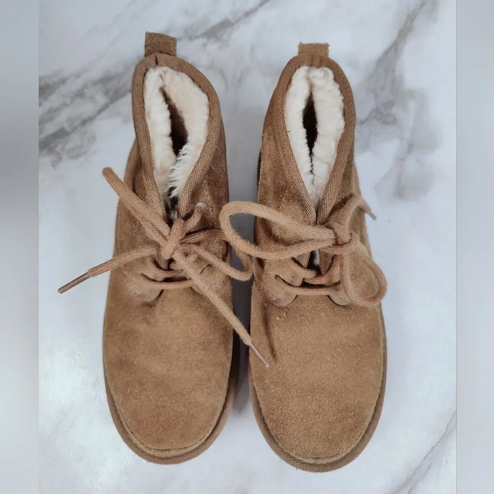 UGG Boys' Neumel II Tan Suede Shearling Winter Chukka Ankle Boots, Sz 4